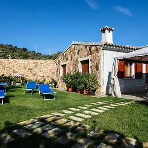 Casa vacanze Stazzu Fioritu San Teodoro, San Teodoro (Sardinia)